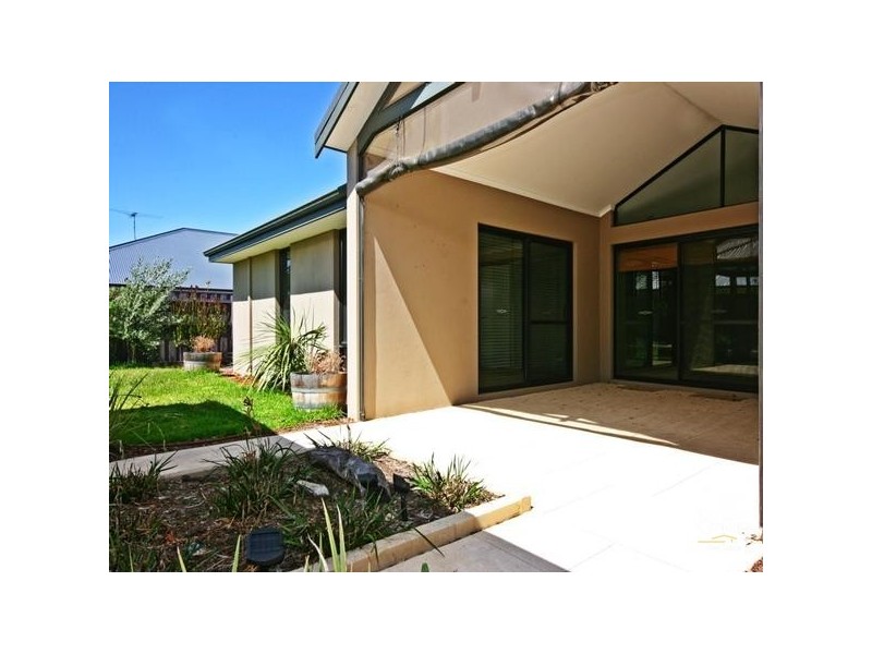 6 Bramley Tce, The Vines WA 6069