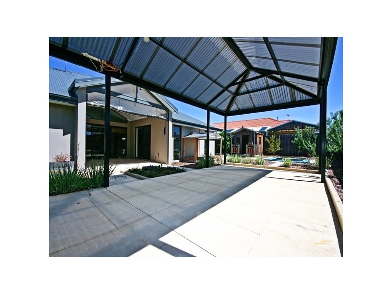 6 Bramley Tce, The Vines WA 6069