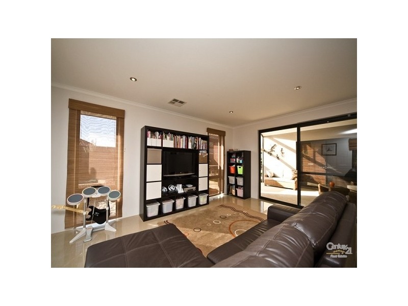 6 Bramley Tce, The Vines WA 6069