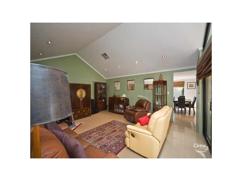 6 Bramley Tce, The Vines WA 6069