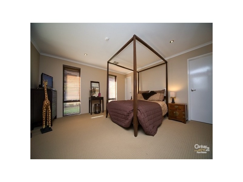6 Bramley Tce, The Vines WA 6069