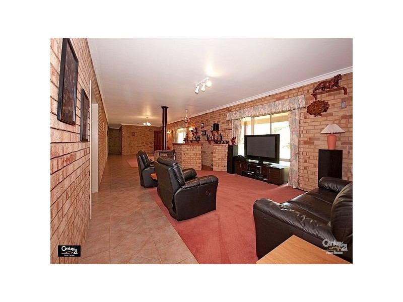 40 Carwood Cres, Henley Brook WA 6055