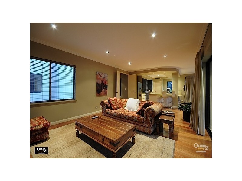 16 John Farrant Drive, Gooseberry Hill WA 6076