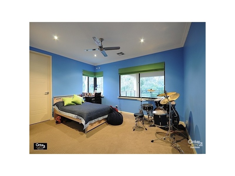 16 John Farrant Drive, Gooseberry Hill WA 6076