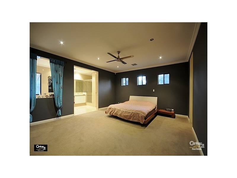 16 John Farrant Drive, Gooseberry Hill WA 6076