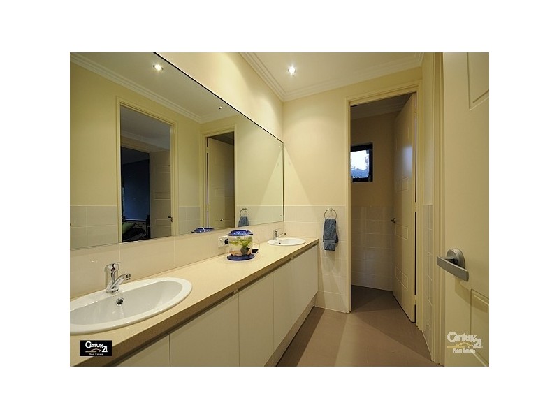 16 John Farrant Drive, Gooseberry Hill WA 6076