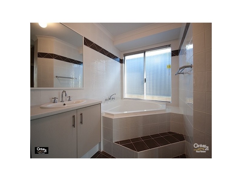 9 Kyneton Pwy, Aveley WA 6069