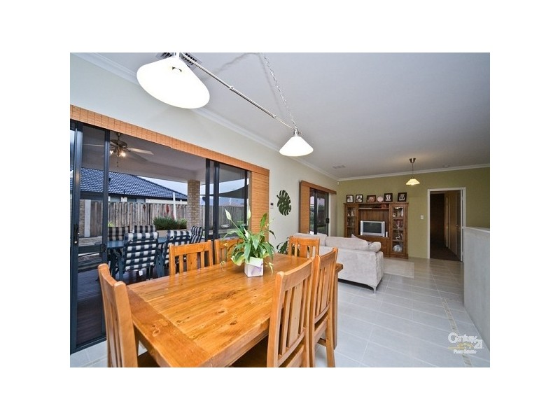 4 Muirfield Way, The Vines WA 6069