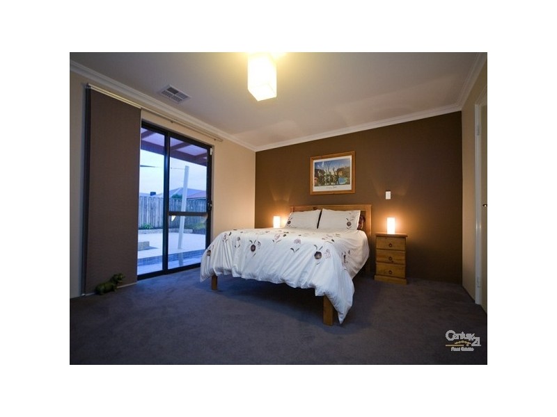 4 Muirfield Way, The Vines WA 6069