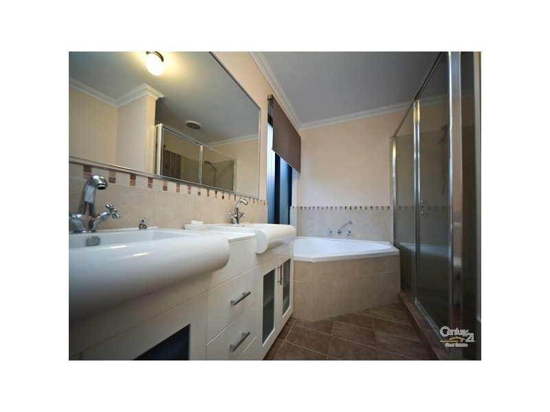 4 Muirfield Way, The Vines WA 6069