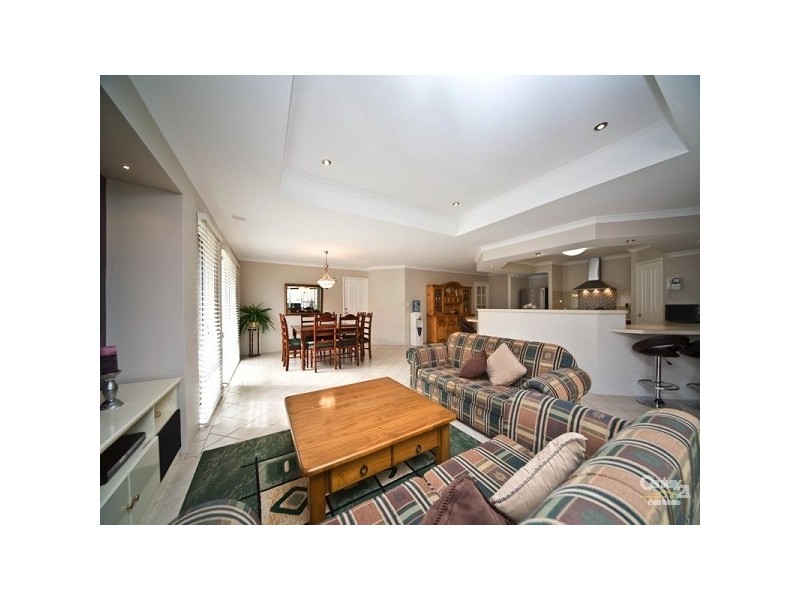 34 Crossland Ave, Ellenbrook WA 6069