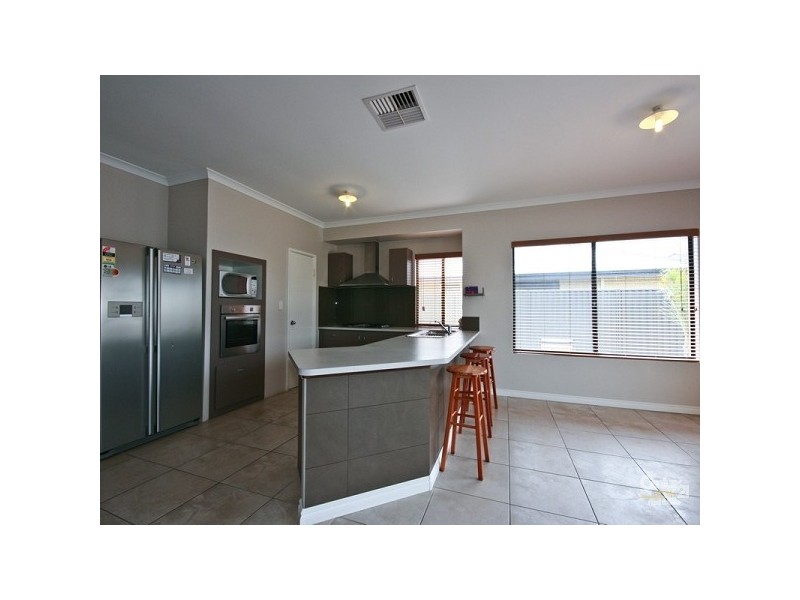 9 Dulegal Way, Aveley WA 6069