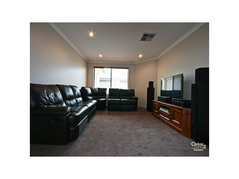 9 Dulegal Way, Aveley WA 6069