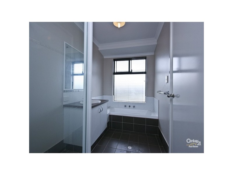 9 Dulegal Way, Aveley WA 6069