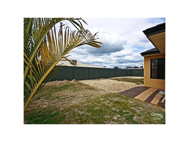 9 Dulegal Way, Aveley WA 6069