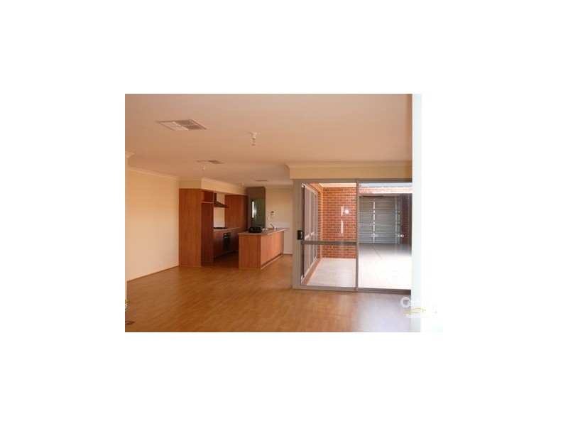 33 Parnham Avenue, Ellenbrook WA 6069