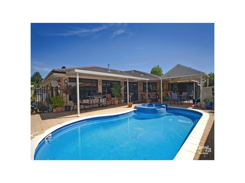 8 Woollybush Rd, Ellenbrook WA 6069