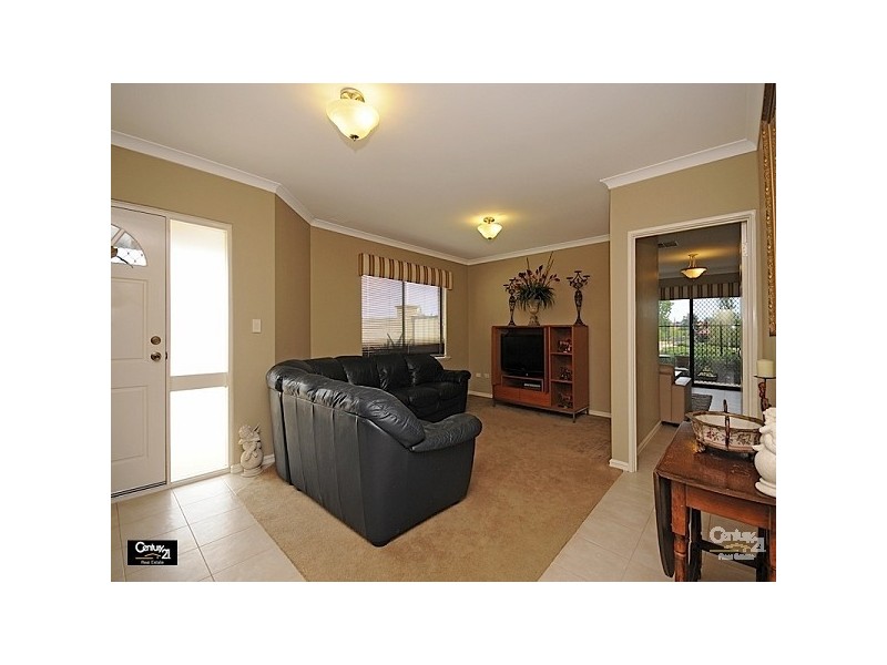 1/43 Martingale Ave, Henley Brook WA 6055