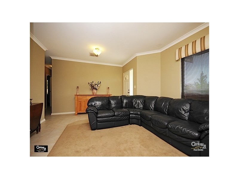 1/43 Martingale Ave, Henley Brook WA 6055