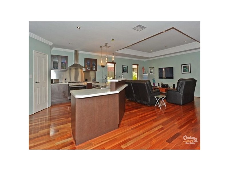 22 Pirianda Way, Aveley WA 6069