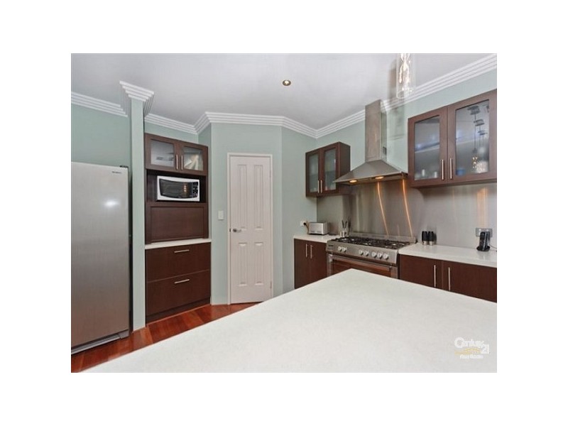 22 Pirianda Way, Aveley WA 6069