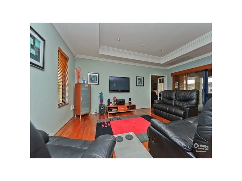 22 Pirianda Way, Aveley WA 6069