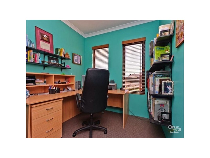 22 Pirianda Way, Aveley WA 6069