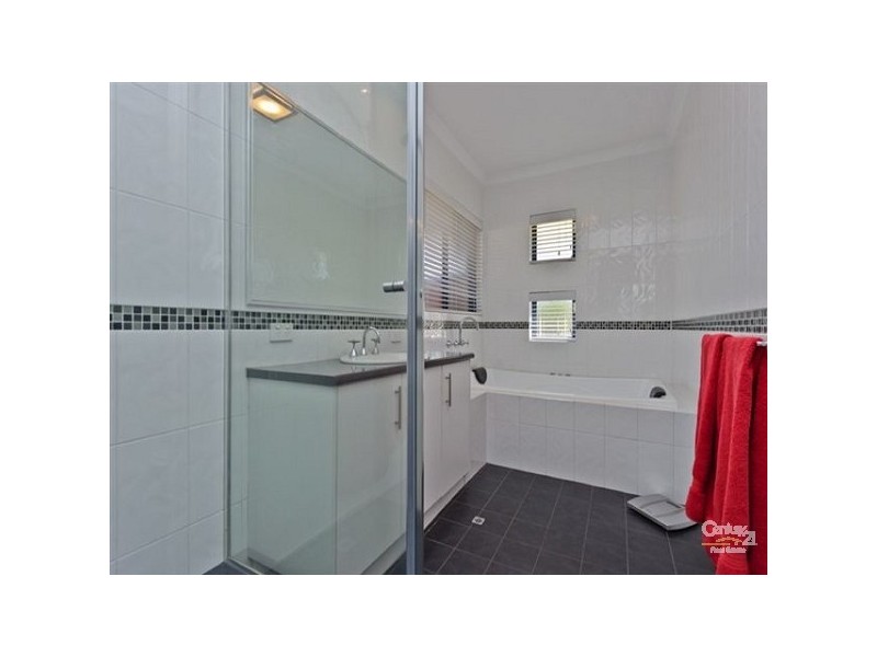 22 Pirianda Way, Aveley WA 6069