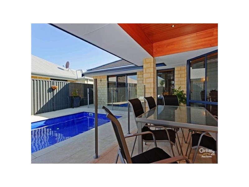 22 Pirianda Way, Aveley WA 6069