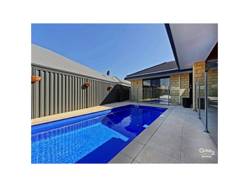 22 Pirianda Way, Aveley WA 6069