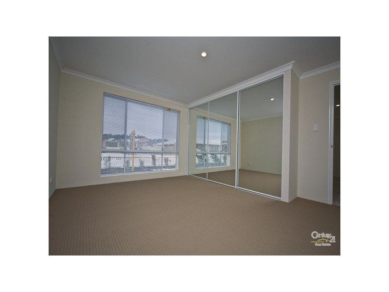 25 Simmonds Pass, Ellenbrook WA 6069