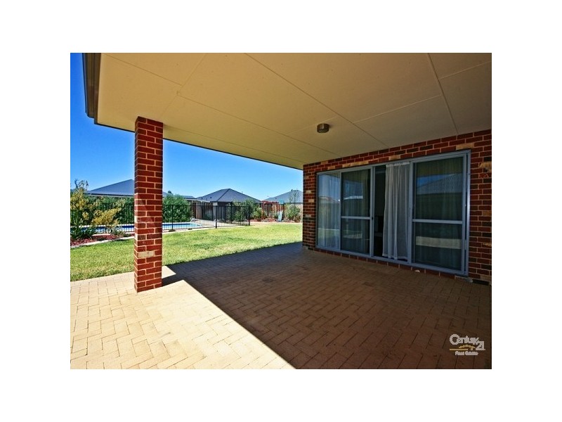 9 Kentchurch Bend, The Vines WA 6069