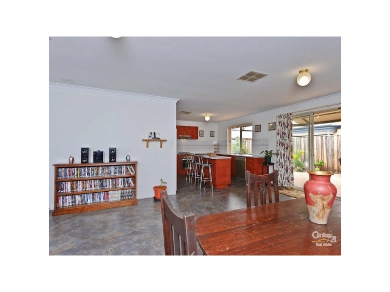 4 Flora Valley Grove, Ellenbrook WA 6069