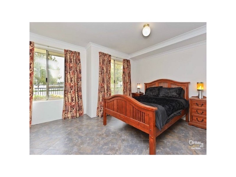 4 Flora Valley Grove, Ellenbrook WA 6069