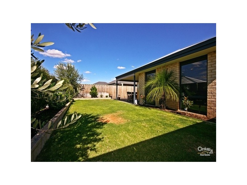 49 Elmina Ave, Ellenbrook WA 6069