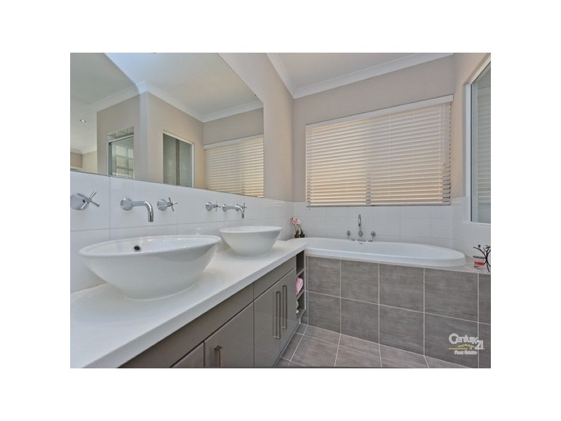 19 Longview Way, The Vines WA 6069