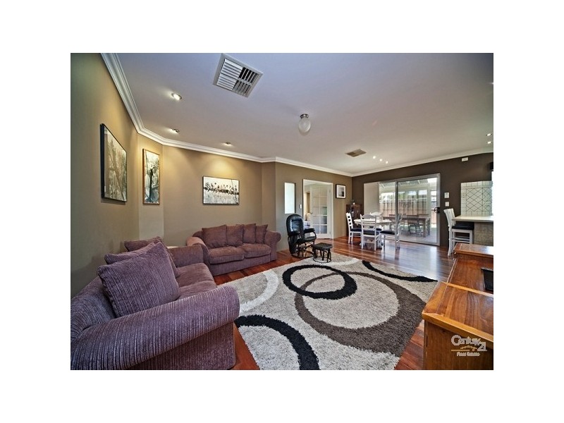 82 Sandown Circle, Henley Brook WA 6055