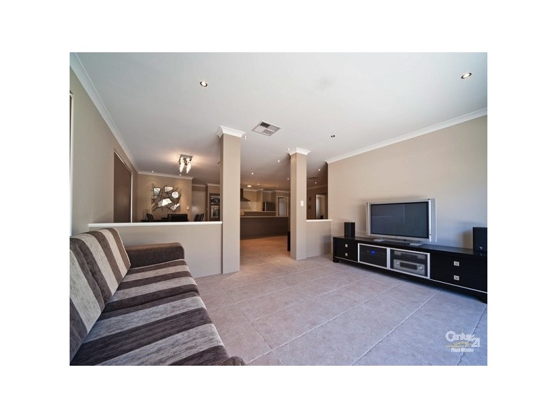 21 Whitehart Ent, Aveley WA 6069