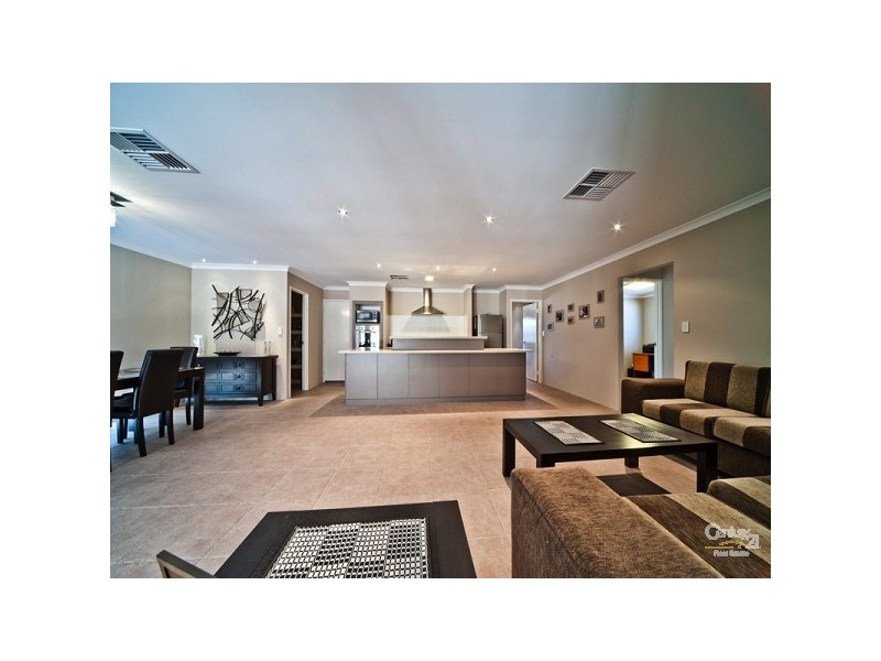 21 Whitehart Ent, Aveley WA 6069
