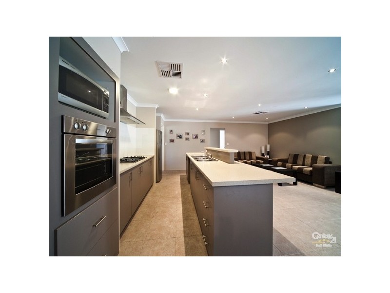 21 Whitehart Ent, Aveley WA 6069
