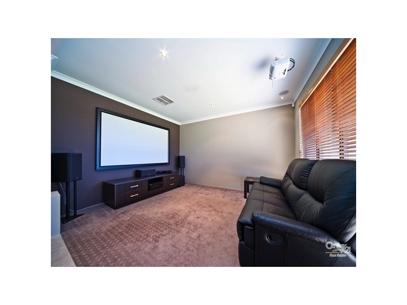 21 Whitehart Ent, Aveley WA 6069