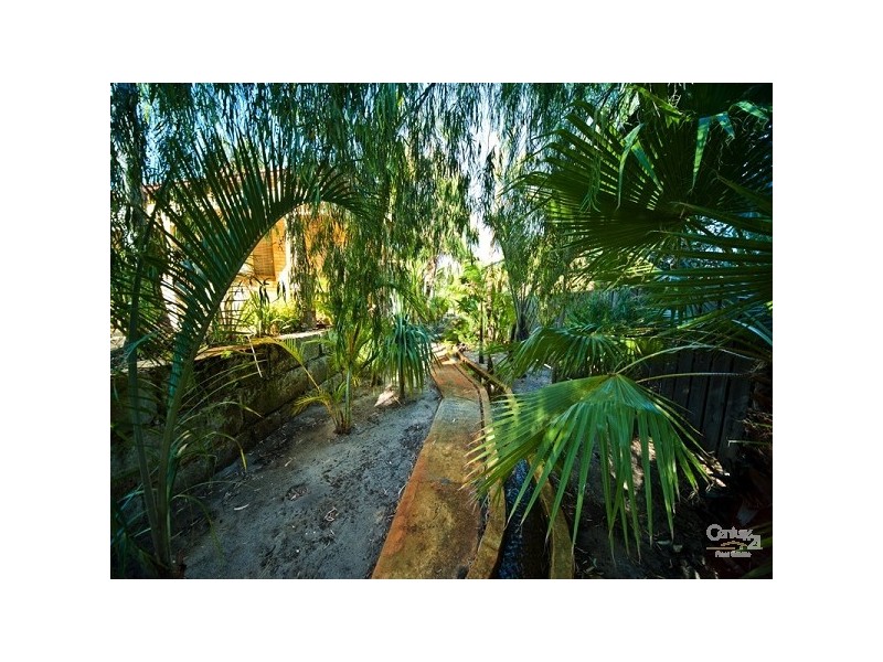 11 Newbury Close, Henley Brook WA 6055