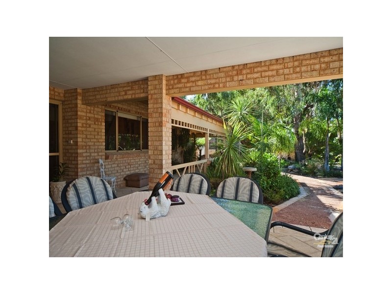 11 Newbury Close, Henley Brook WA 6055