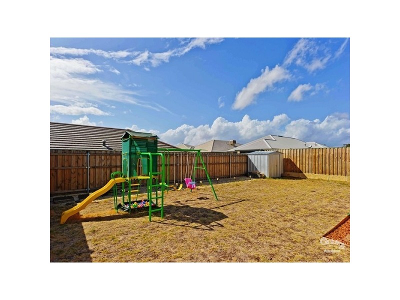 7 Jervis Dr, Ellenbrook WA 6069