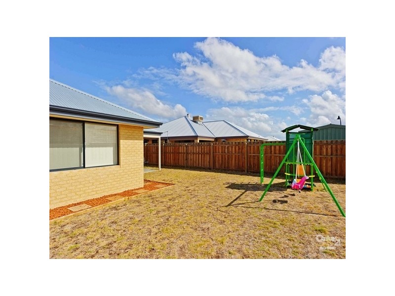 7 Jervis Dr, Ellenbrook WA 6069