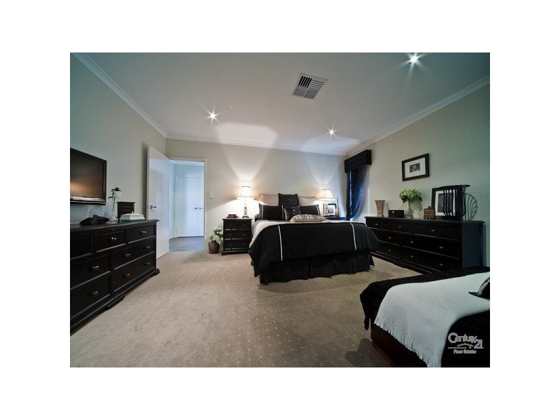 44 Roxburghe Drive, The Vines WA 6069