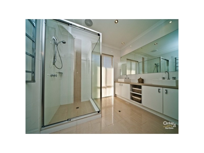 44 Roxburghe Drive, The Vines WA 6069