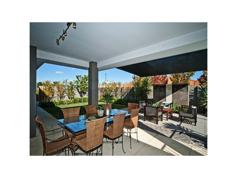 44 Roxburghe Drive, The Vines WA 6069