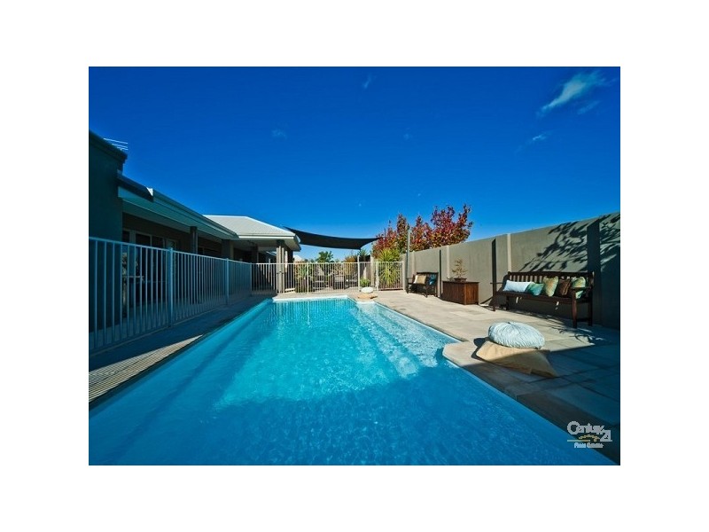 44 Roxburghe Drive, The Vines WA 6069