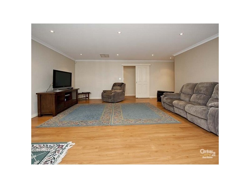 5 Glade Terrace, Ellenbrook WA 6069